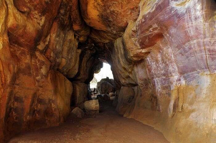 bhimbetka cave
