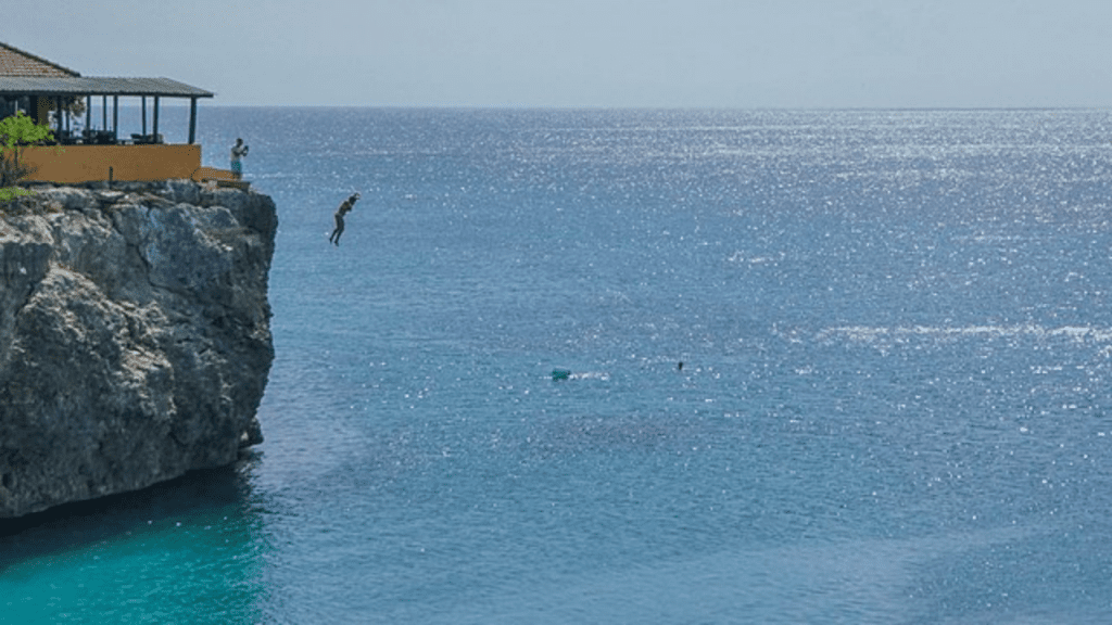 cliff jumping ,