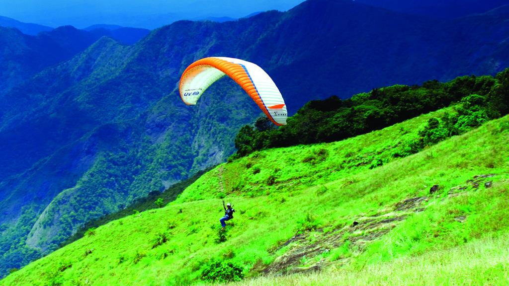 paragliding, places to visit in kerala,