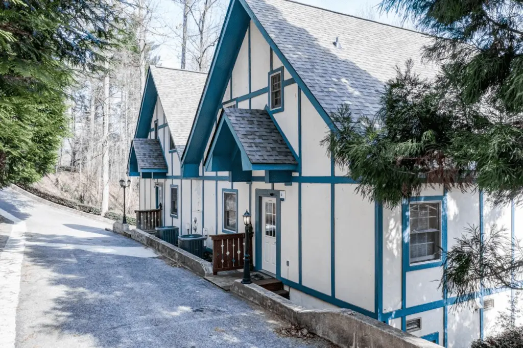 Gingerbread-Haus-Pet-Friendly-Hotels-In-Helen-GA