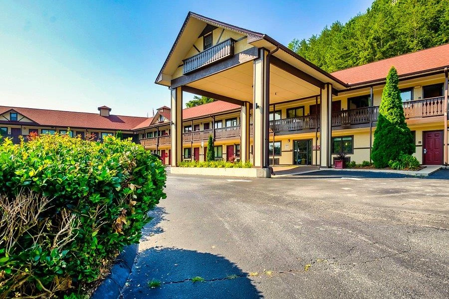 Red-Roof-Inn-Pet-Friendly-Hotels-In-Helen-GA