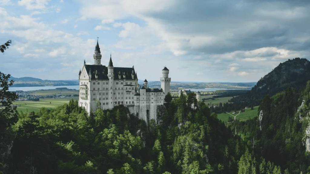 A-Dreamy-Visit-to-the-Neuschwanstein-Castle-things-to-do-in-Germany