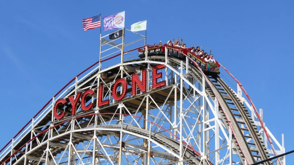 CYCLONE-LUNA-PARK-CONEY-ISLAND-NEW-YORK-Most-Dangerous-Amusement-Park