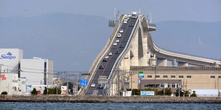 Eshima-Ohashi-Japan-Most-Dangerous-Roads-In-The-World