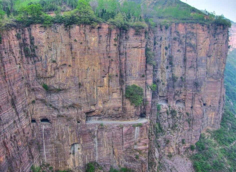 Guoliang-Tunnel-Road-China-Most-Dangerous-Roads-In-The-World