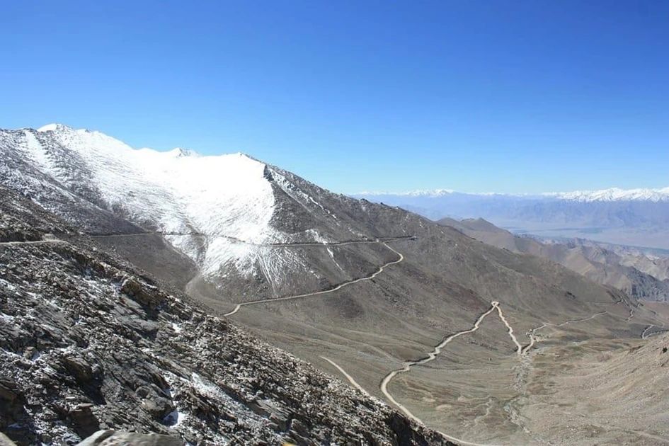 Khardung-La-Pass-India-Most-Dangerous-Roads-In-The-World