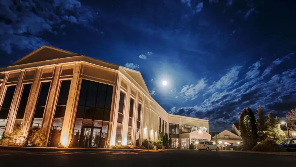 Pocono-Palace-Resort-Pennsylvania-Couples-Retreat
