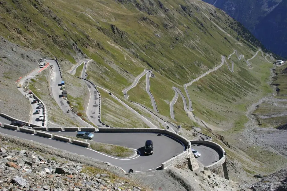 Stelvio-pass-Italy-Most-Dangerous-Roads-In-The-World