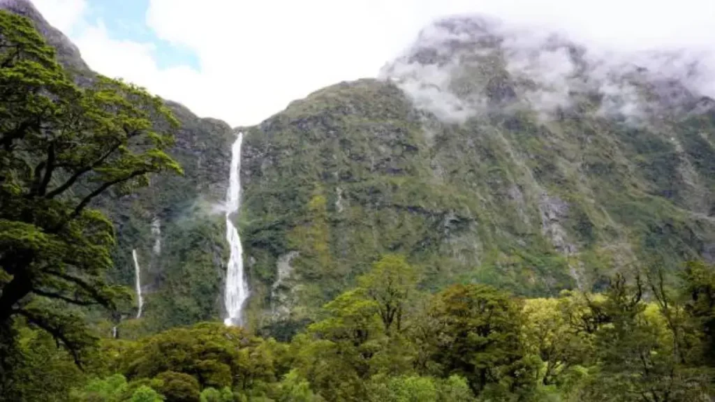 Sutherland-Falls-New-Zealand-Tallest-Waterfalls-in-the-World