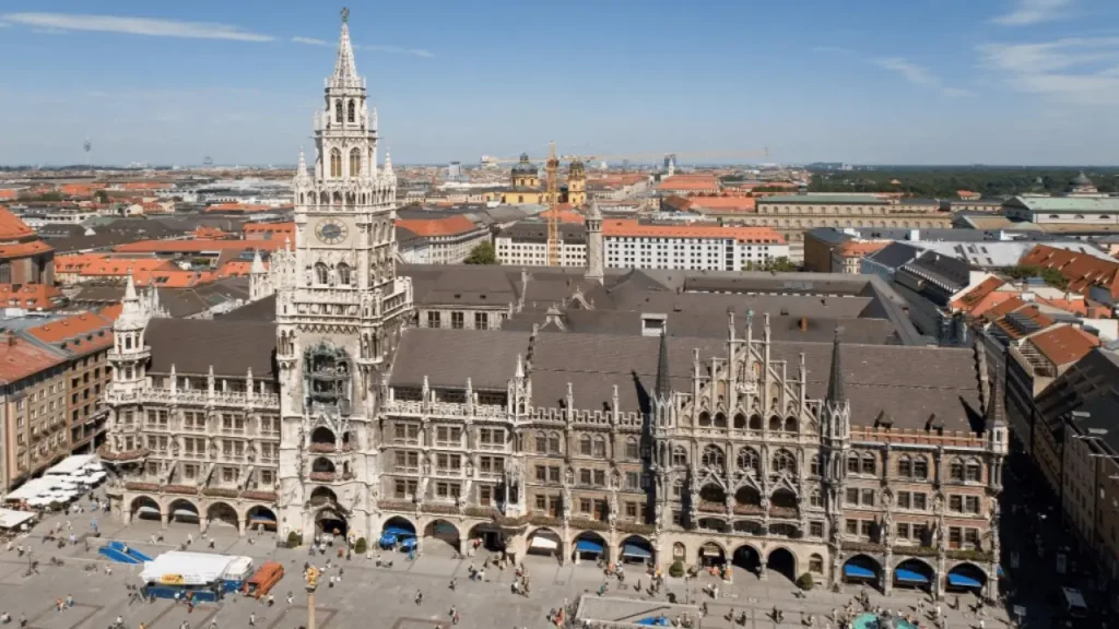 Traverse-Through-Marienplatz-things-to-do-in-Germany