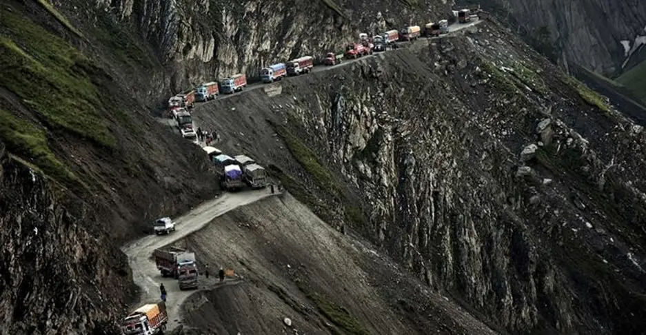 Zojila-Pass-India-Most-Dangerous-Roads-In-The-World