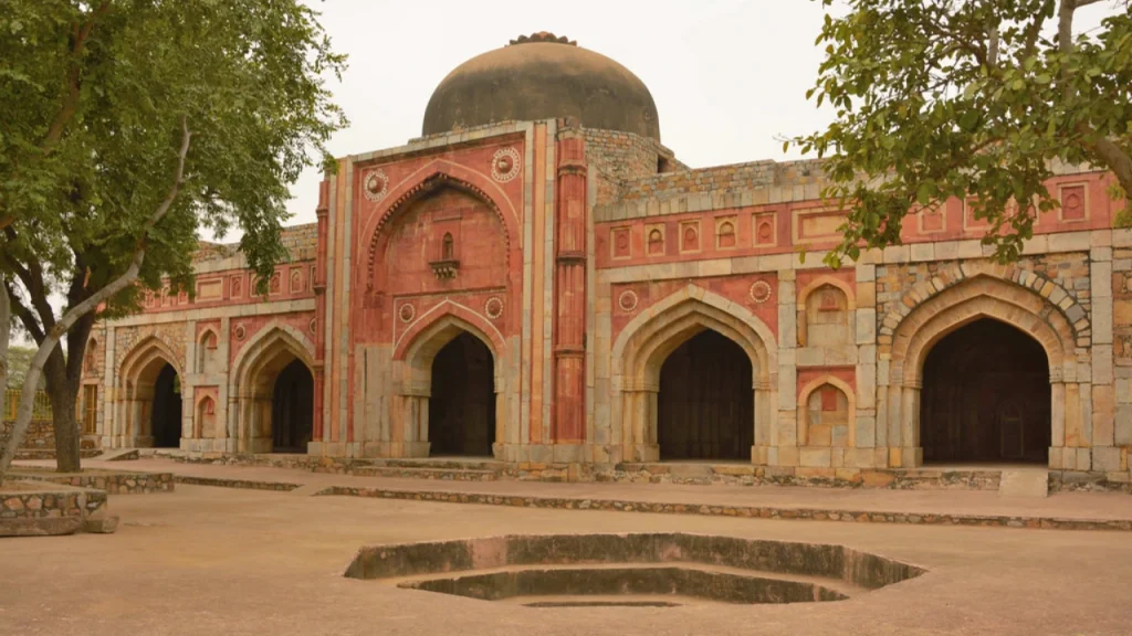 Jamali Kamali mosque, Delhi-Haunted Places In India